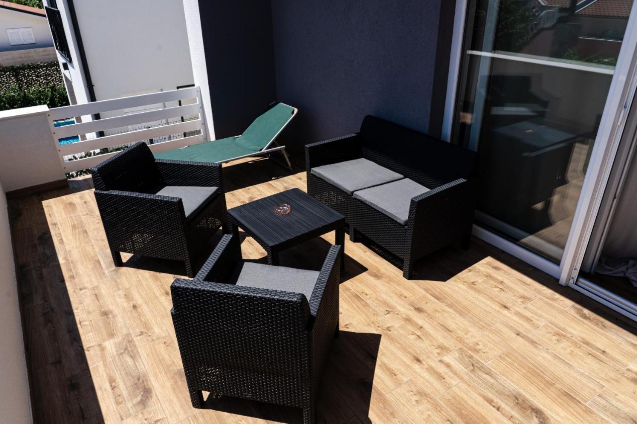 Station 22 - Brand New Apartment With A Terrace And Private Parking วีร์ ภายนอก รูปภาพ