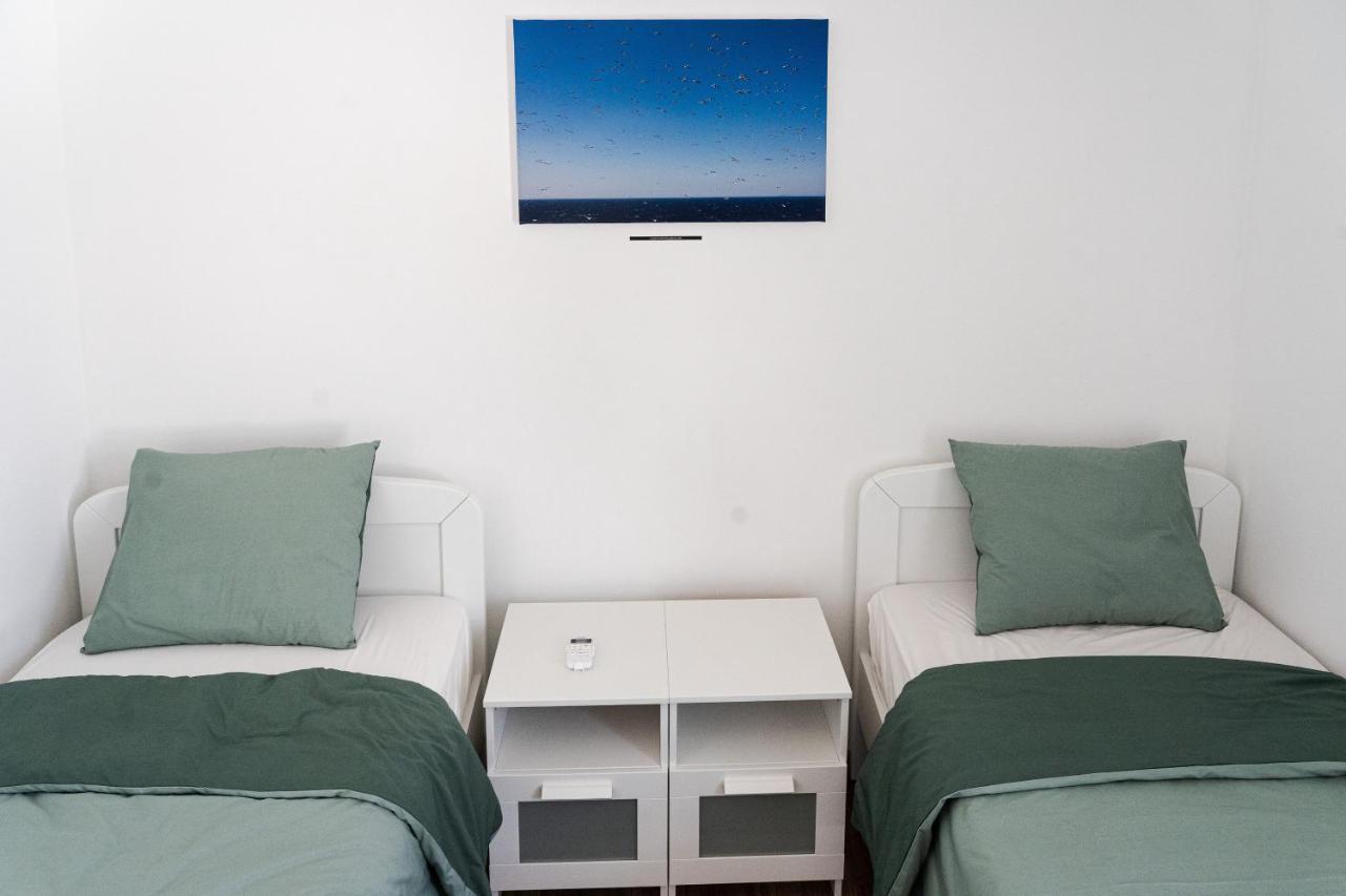Station 22 - Brand New Apartment With A Terrace And Private Parking วีร์ ภายนอก รูปภาพ