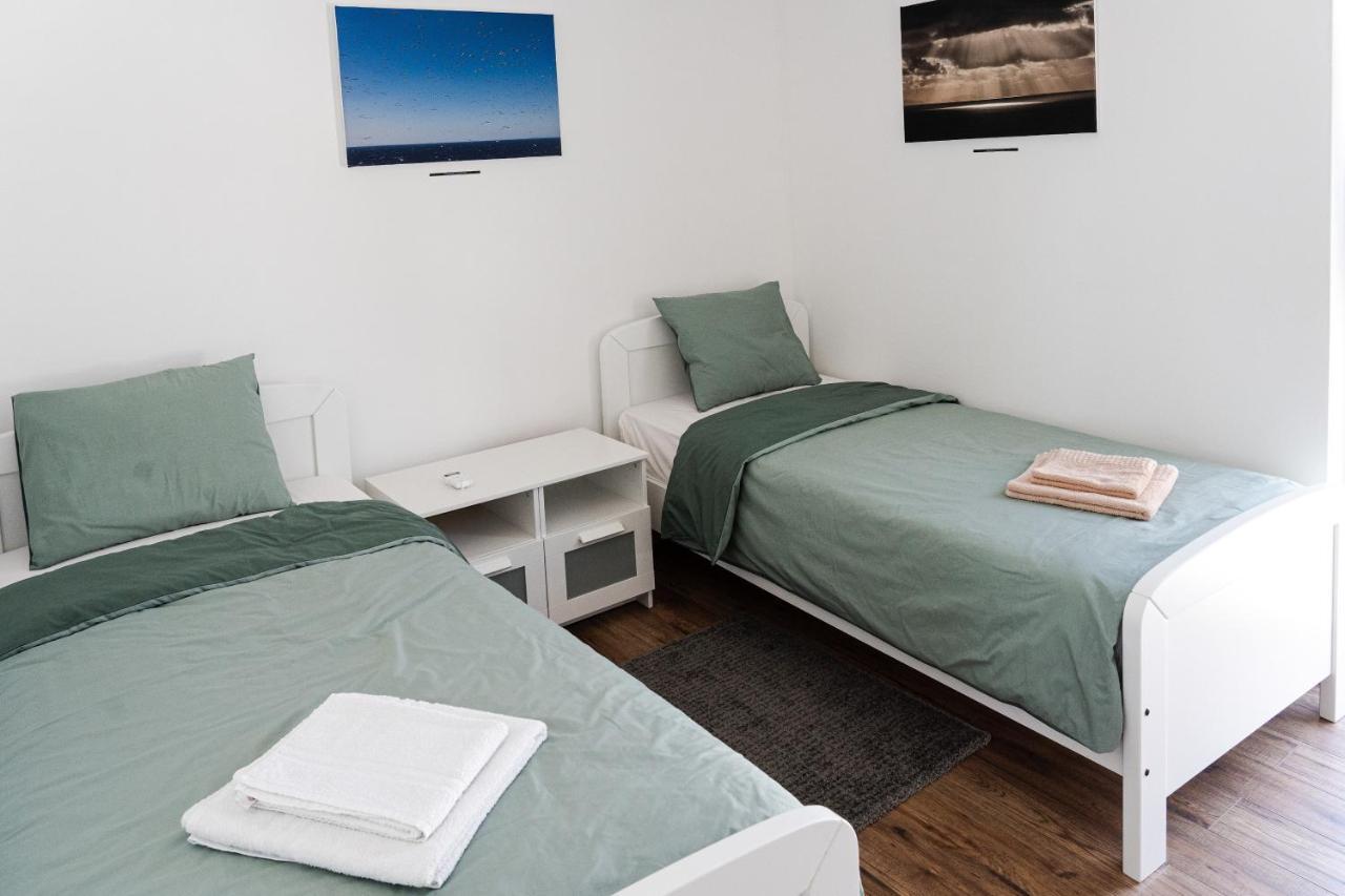 Station 22 - Brand New Apartment With A Terrace And Private Parking วีร์ ภายนอก รูปภาพ