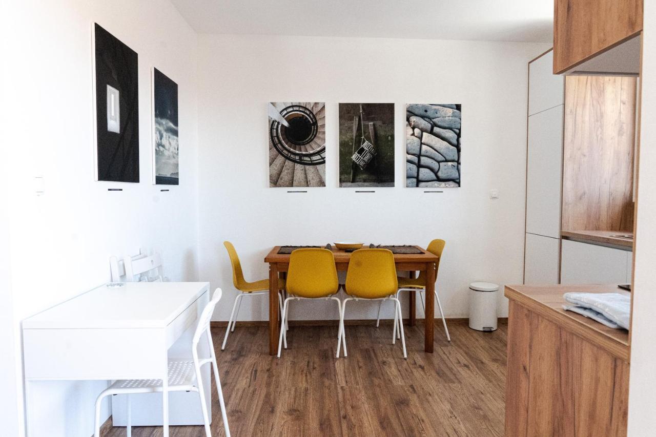 Station 22 - Brand New Apartment With A Terrace And Private Parking วีร์ ภายนอก รูปภาพ